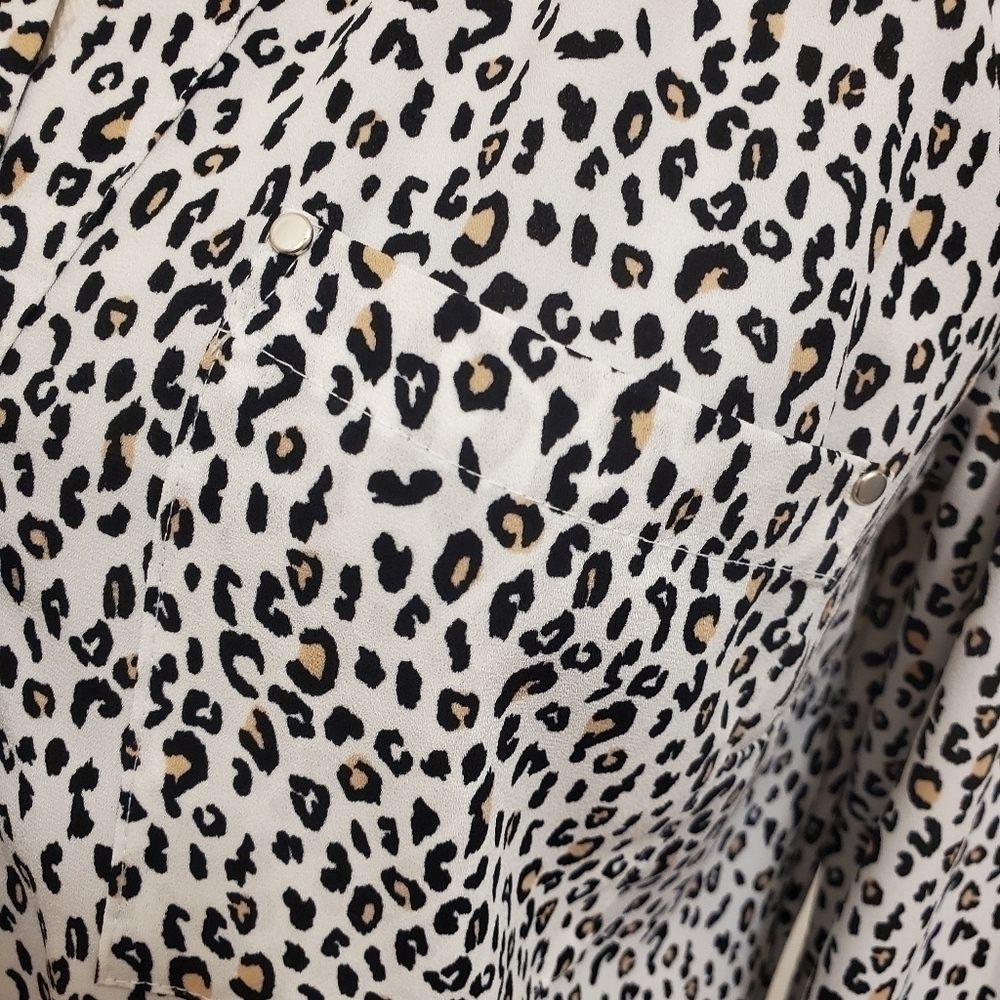 Apt. 9 Leopard Print Hidden Button Front Close Si… - image 5
